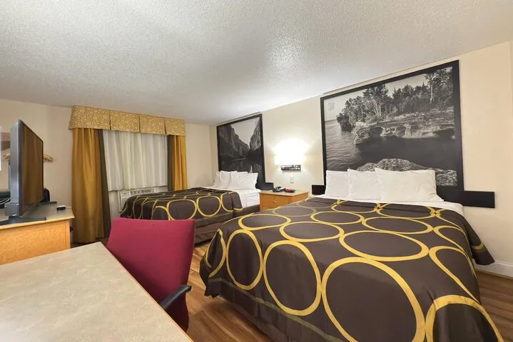 Room 5 of 16