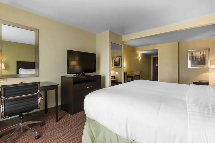 Room 3 of 42