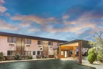 Super 8 by Wyndham Bourbonnais / Kankakee Area
