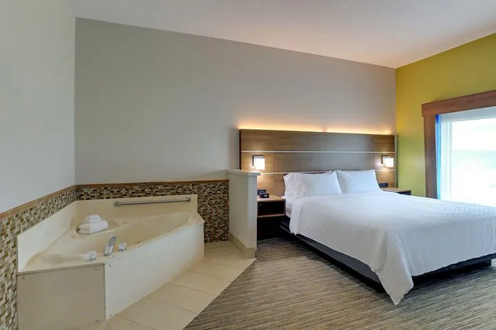 Room 3 of 51