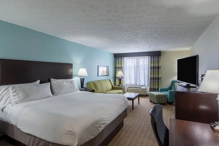 Room 2 of 33