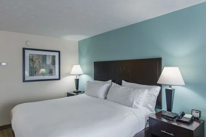 Room 4 of 33