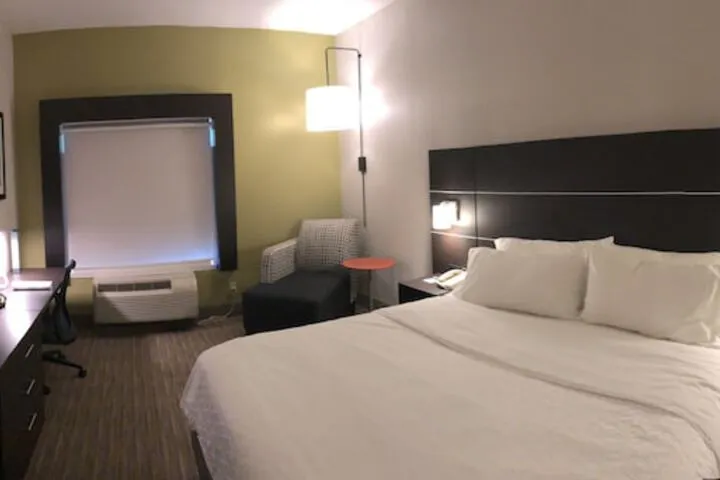 Room 4 of 52
