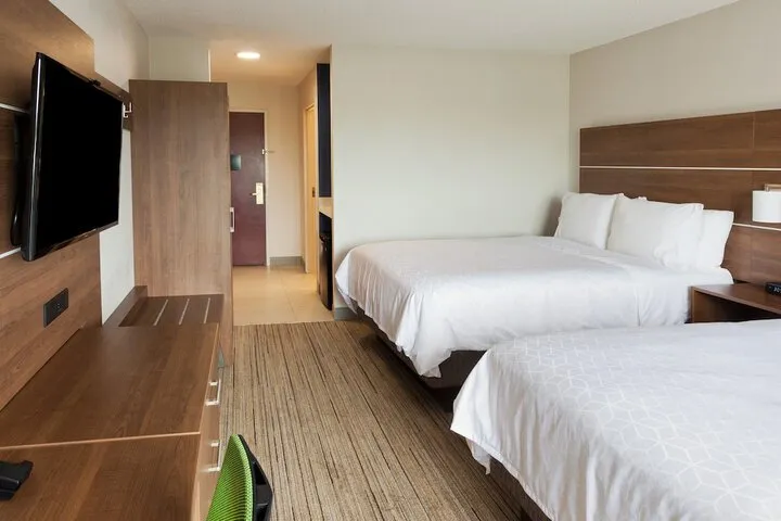 Room 3 of 38