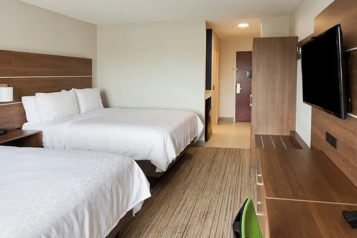 Room 2 of 38