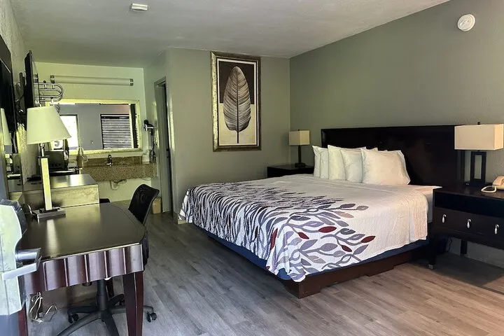 Room 4 of 11