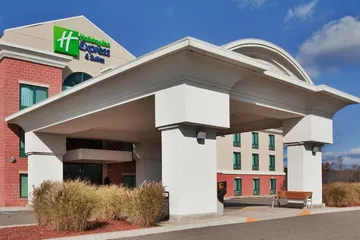 Holiday Inn Express Hotel & Suites Drums by IHG