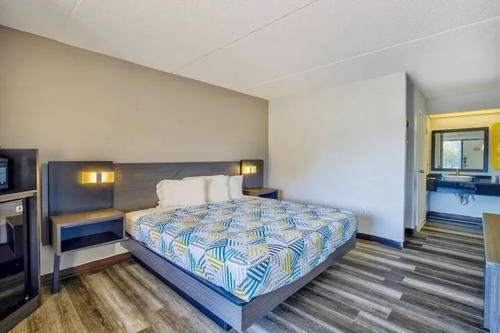 Room 3 of 25