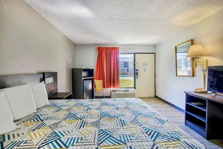 Room 5 of 25