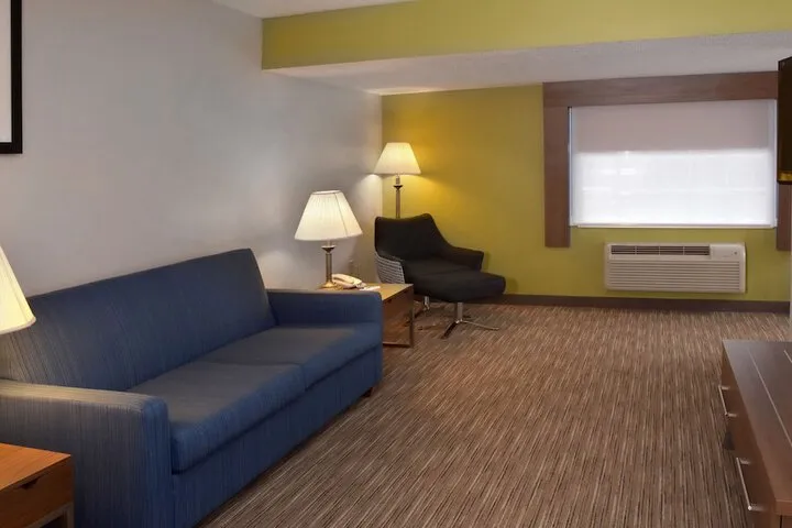 Room 3 of 34