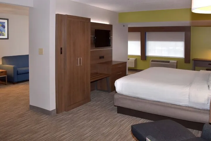 Room 2 of 34