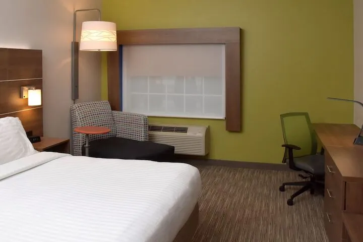 Room 5 of 34