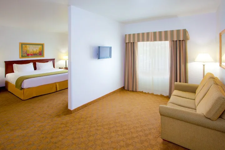 Room 3 of 41