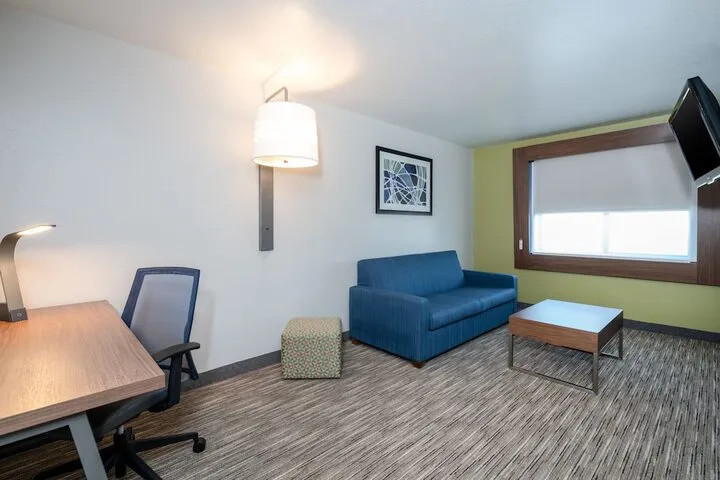 Room 4 of 41