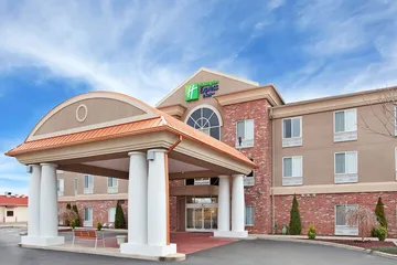 Holiday Inn Express & Suites Farmington by IHG