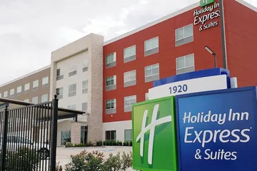 Holiday Inn Express & Suites Houston IAH - Beltway 8 by IHG