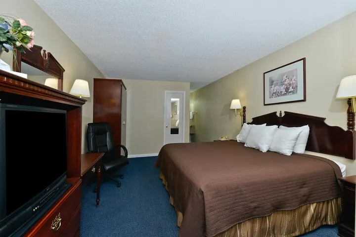 Room 4 of 18