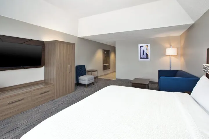 Room 5 of 35