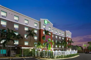 Holiday Inn Express & Suites Pembroke Pines-Sheridan St. by IHG
