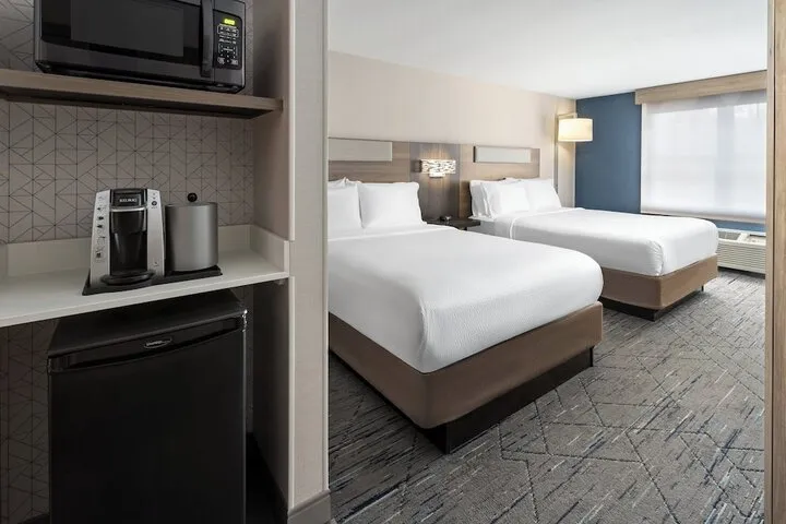 Room 4 of 36