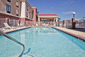Holiday Inn Express & Suites Forest by IHG