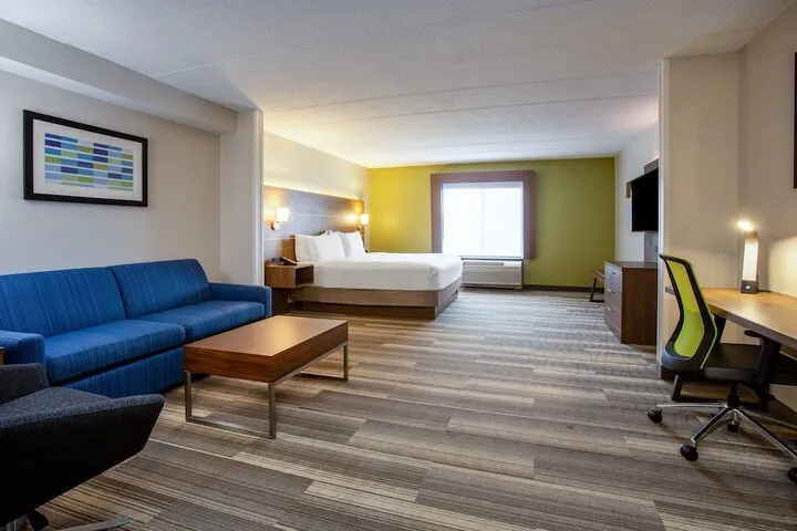 Room 4 of 39