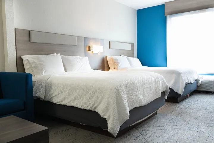 Room 3 of 37
