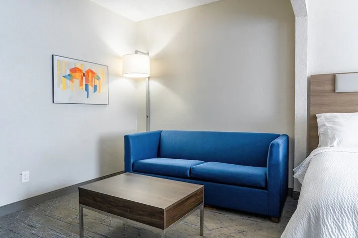 Room 4 of 37
