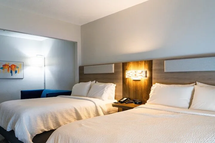 Room 5 of 37