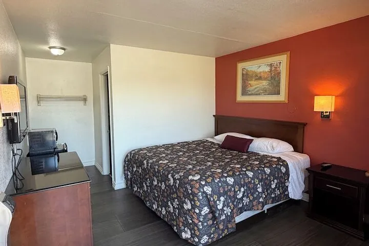 Room 4 of 19