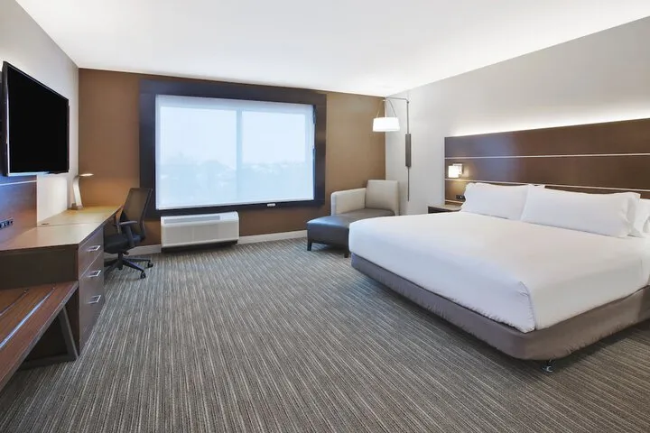 Room 4 of 24
