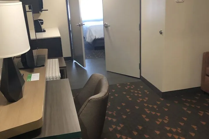 Room 5 of 93