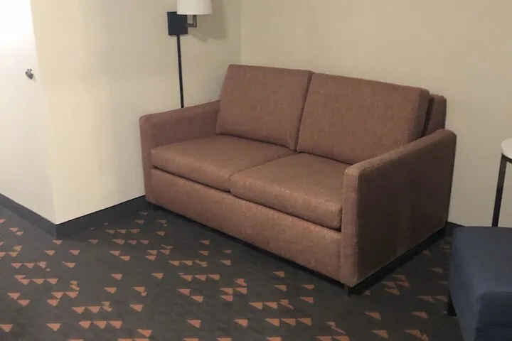Room 4 of 93