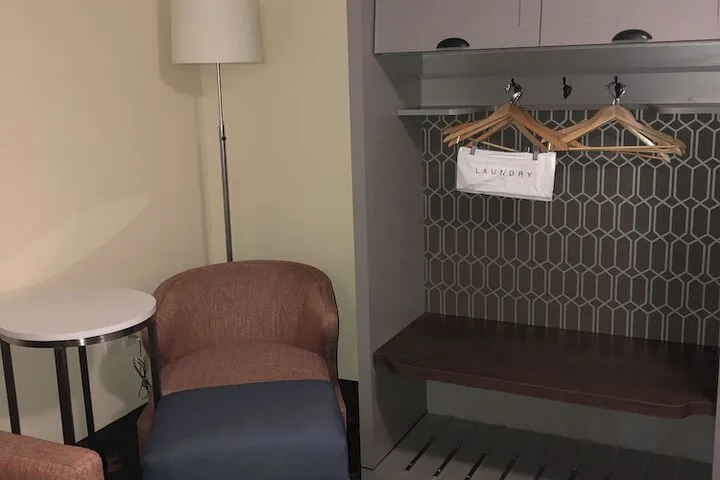 Room 3 of 93
