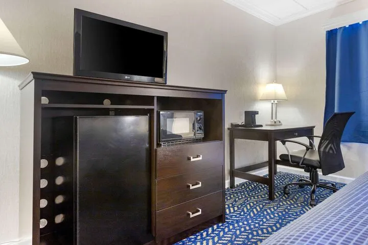 Room 5 of 23