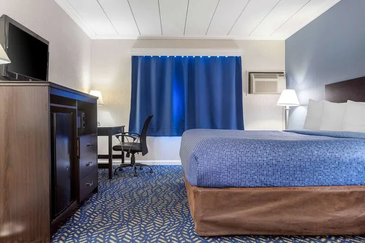 Room 4 of 23