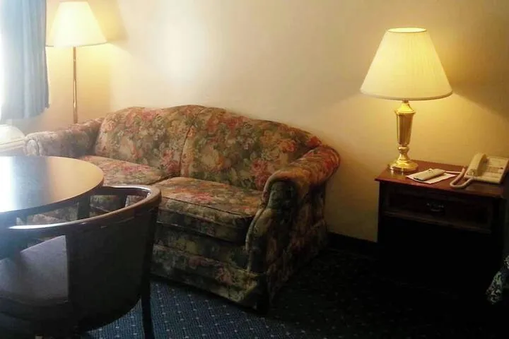 Room 2 of 33