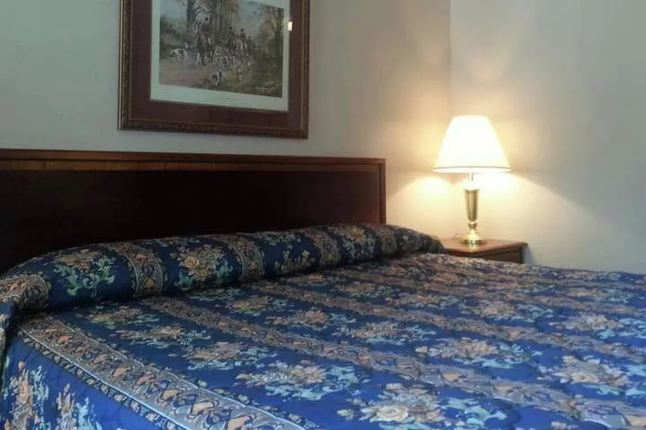 Room 4 of 33