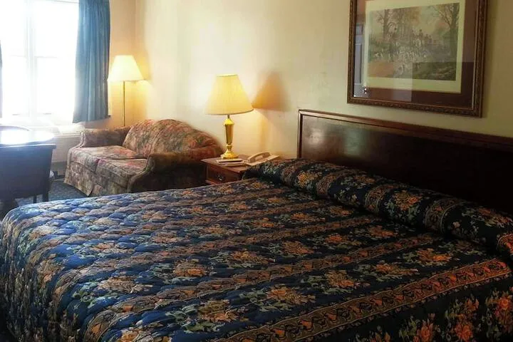 Room 5 of 33