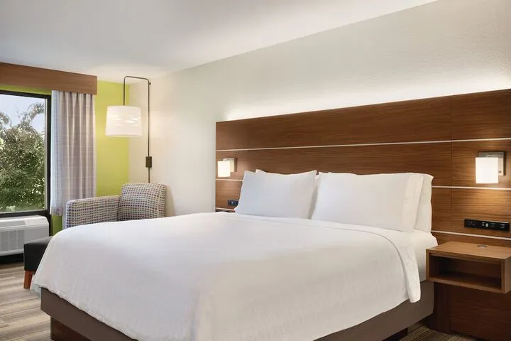 Room 4 of 46
