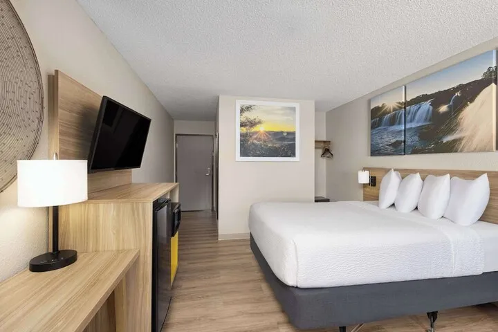 Room 3 of 26