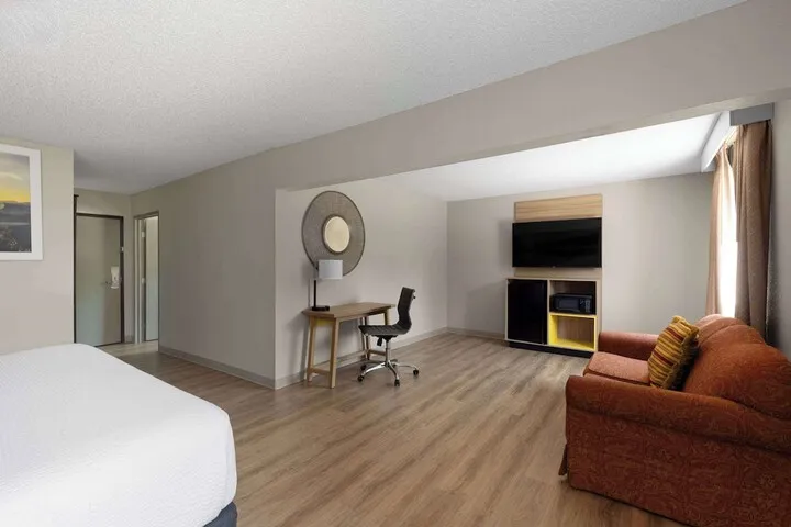 Room 4 of 26