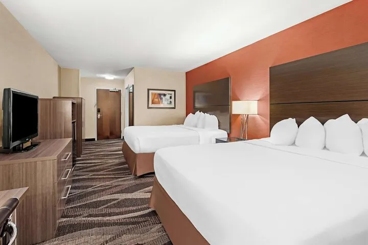 Room 4 of 32