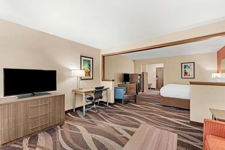 Room 5 of 32