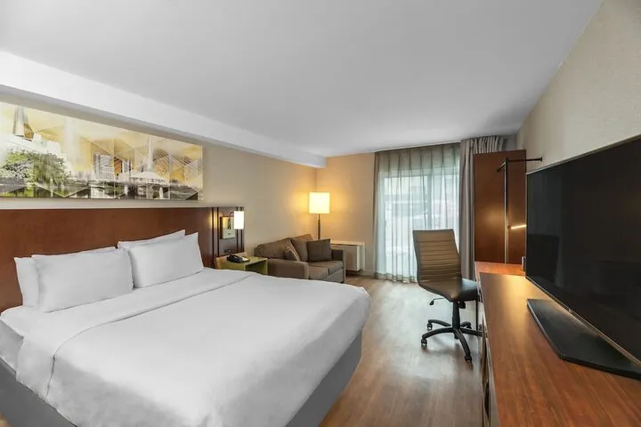 Room 4 of 43