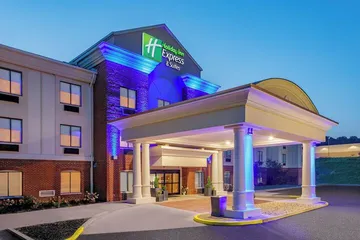 Holiday Inn Express & Suites Lancaster by IHG