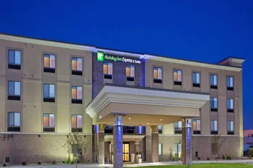 Holiday Inn Express & Suites Lincoln Airport by IHG