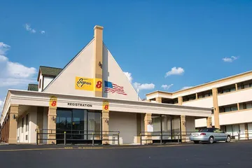 Super 8 by Wyndham Alexandria / Washington D.C. Area