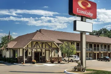 Econo Lodge Lawrence near University