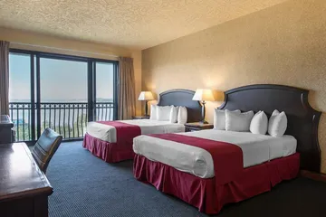 Shoreline Inn & Conference Center an Ascend Collection Hotel